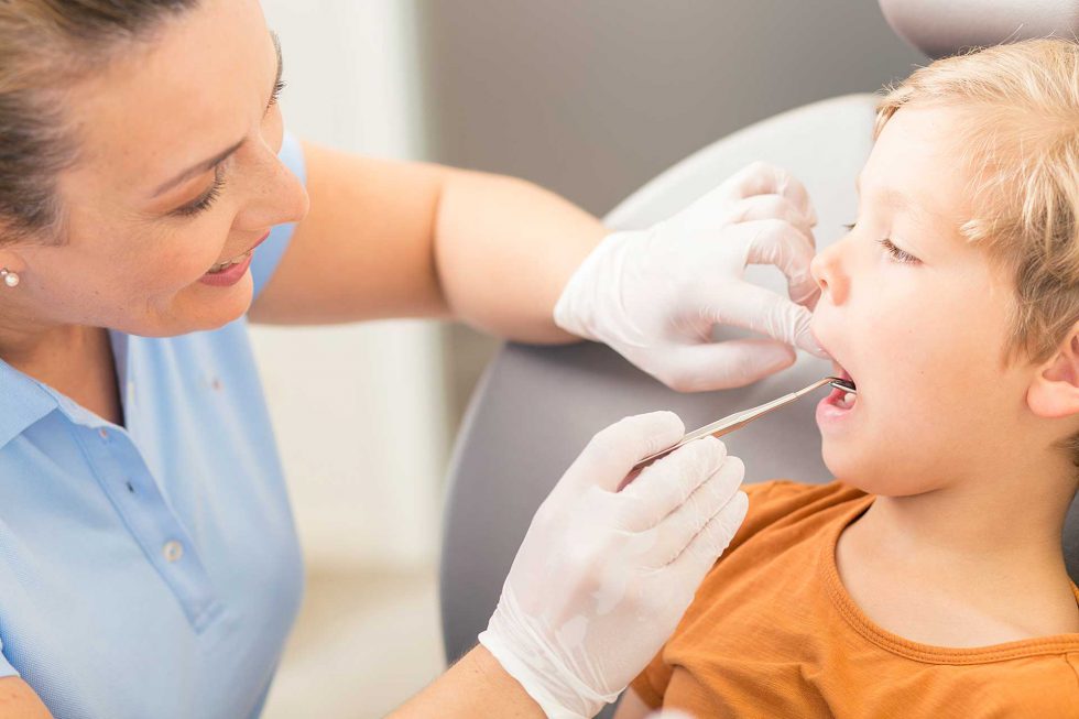 Zahnkontrolle beim Kind